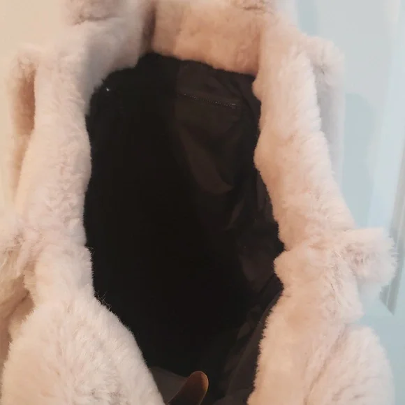 Large NWT Sheepskin Tote - Picture 4 of 4